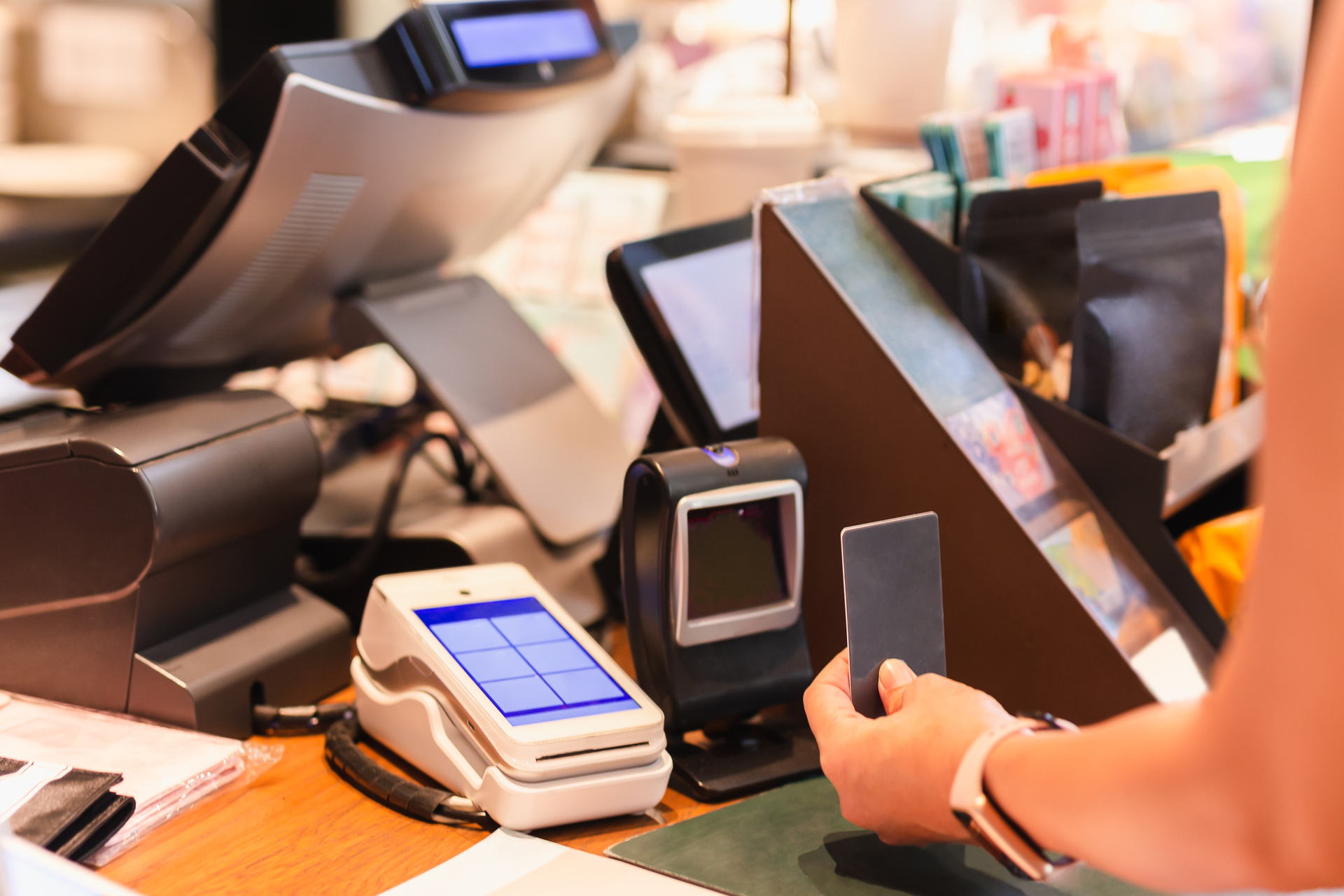A Guide to Choosing Between POS Options: Full POS, Card Reader, QR Payments, Mobile POS